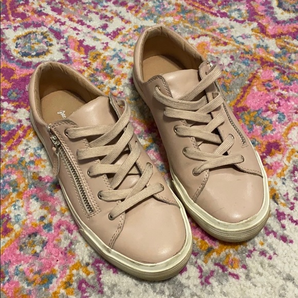 Light pink sneakers - Picture 1 of 3